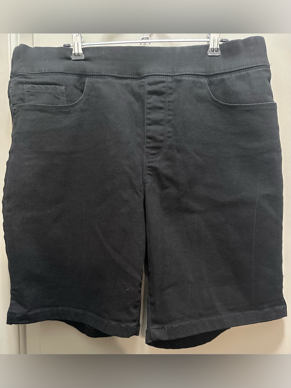 DKNY Size L Black Pull-on Denim Shorts EUC
